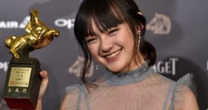Vicky Chen with her Golden Horse Award for Best Supporting actress